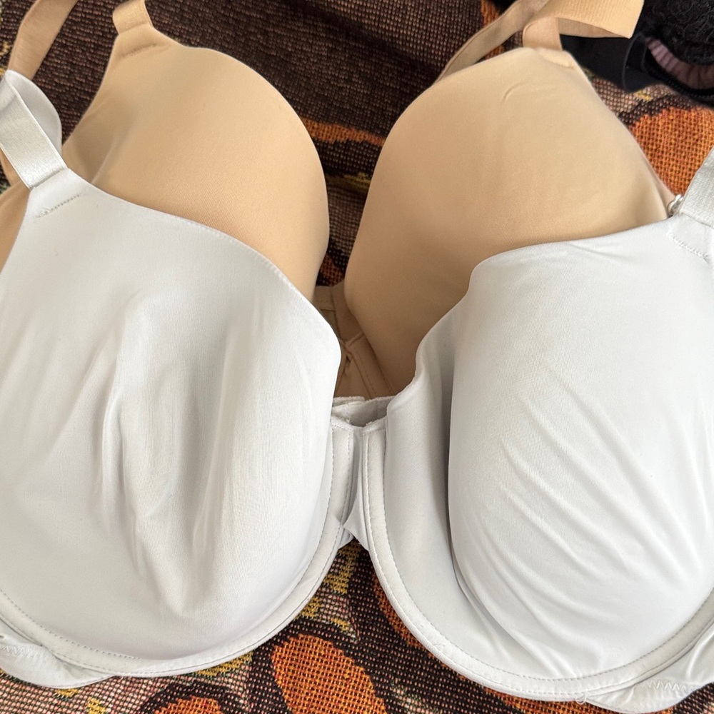 Auden Smooth Molded T-Shirt Bra in White and Nude